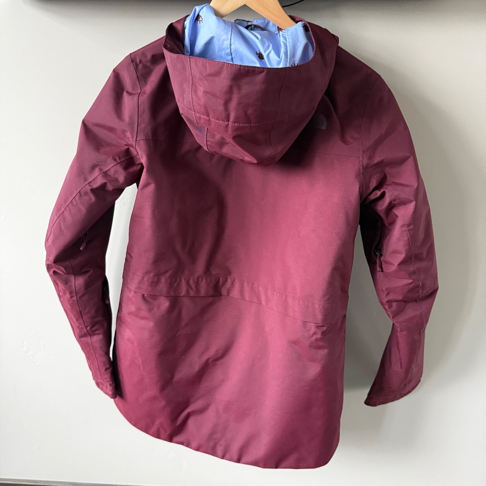 The North Face Women's Small Maroon Winter Jacket, ski or snowboard ready - Picture 3 of 16